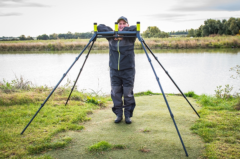 Compact Double Pole Roller