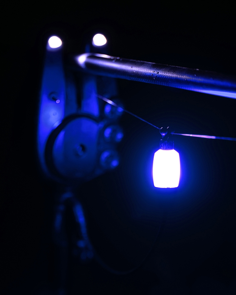 Black Label Dinky Halo Bobbin Rood