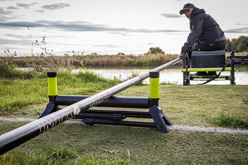 Compact Single Pole Roller